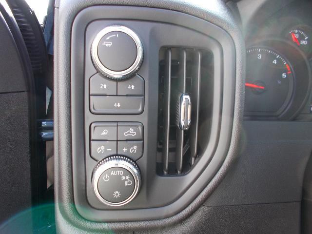 2025 GMC Sierra 3500HD Vehicle Photo in LOWELL, MA 01852-4336