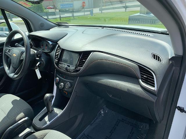 2022 Chevrolet Trax Vehicle Photo in MOON TOWNSHIP, PA 15108-2571