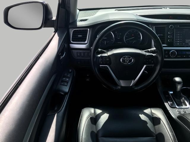 2019 Toyota Highlander Vehicle Photo in GREEN BAY, WI 54303-3330