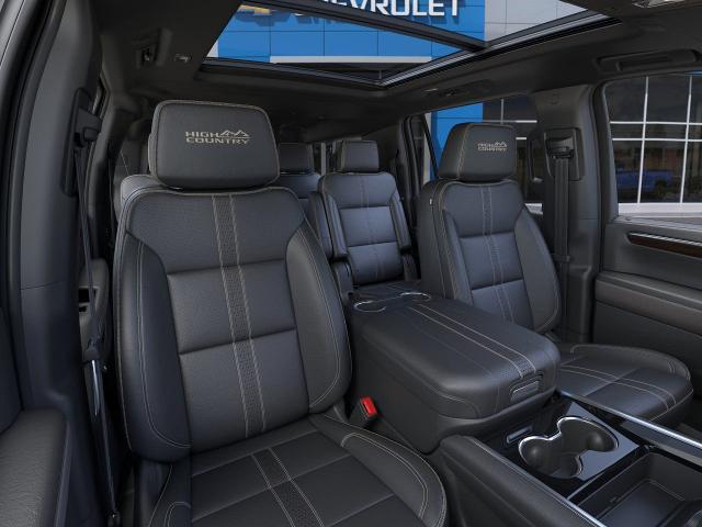2025 Chevrolet Suburban Vehicle Photo in EVERETT, WA 98203-5662