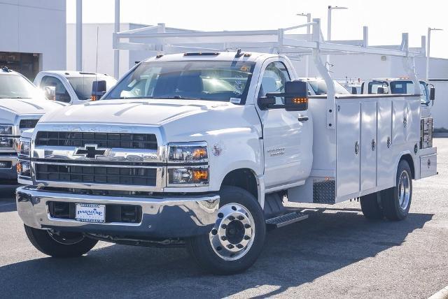 2023 Chevrolet Silverado Chassis Cab Vehicle Photo in VENTURA, CA 93003-8585