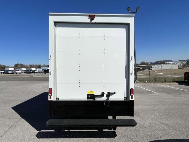 2023 Chevrolet Express Cutaway 3500 Vehicle Photo in ALCOA, TN 37701-3235