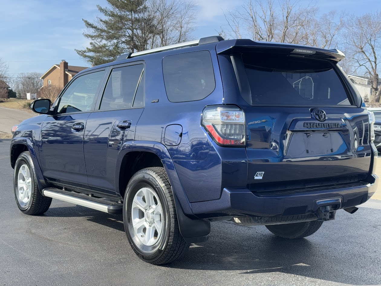 2020 Toyota 4Runner Vehicle Photo in BOONVILLE, IN 47601-9633