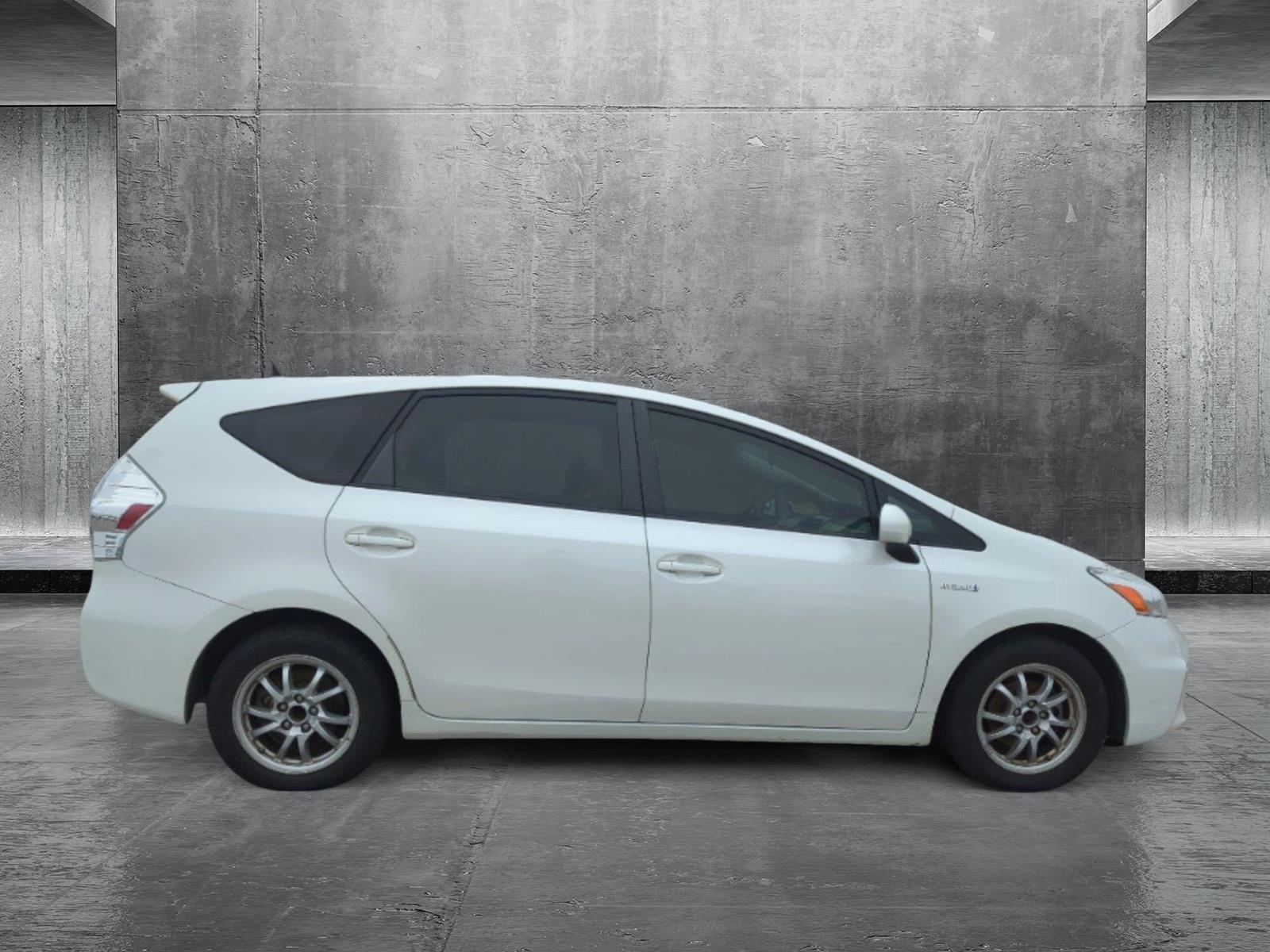 2013 Toyota Prius v Vehicle Photo in Memphis, TN 38125