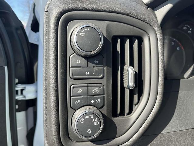2024 Chevrolet Silverado 3500 HD Chassis Cab Vehicle Photo in ALCOA, TN 37701-3235
