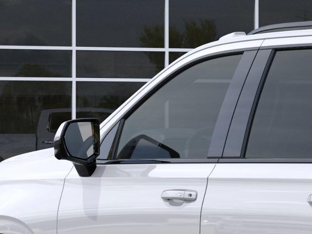 2025 Chevrolet Suburban Vehicle Photo in Roslyn, NY 11576