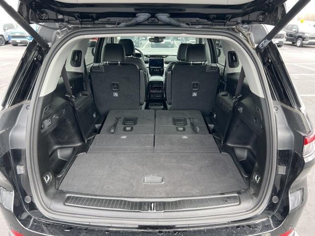 2023 Jeep Grand Cherokee L Vehicle Photo in GREEN BAY, WI 54304-5303