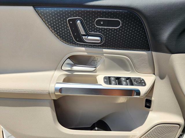 2025 Mercedes-Benz GLB Vehicle Photo in HOUSTON, TX 77079