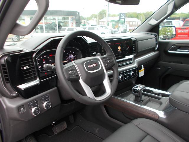 2025 GMC Sierra 1500 Vehicle Photo in LOWELL, MA 01852-4336
