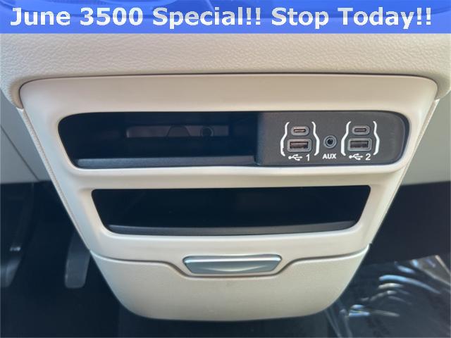 2023 Chrysler Pacifica Vehicle Photo in GREEN BAY, WI 54304-5303