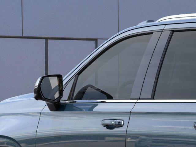2025 Chevrolet Suburban Vehicle Photo in KANSAS CITY, MO 64114-4502