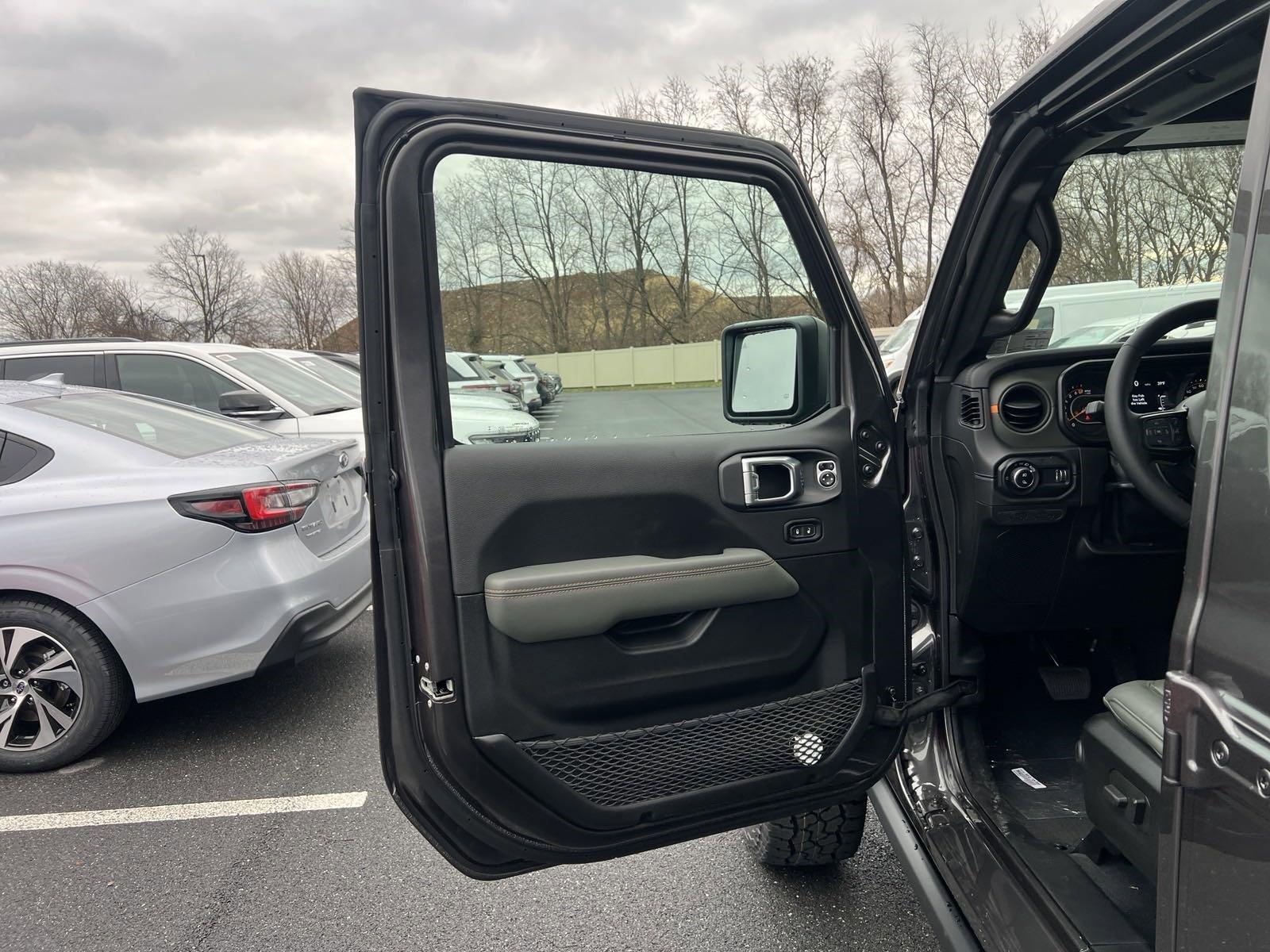 2025 Jeep Gladiator Vehicle Photo in Mechanicsburg, PA 17050-1707