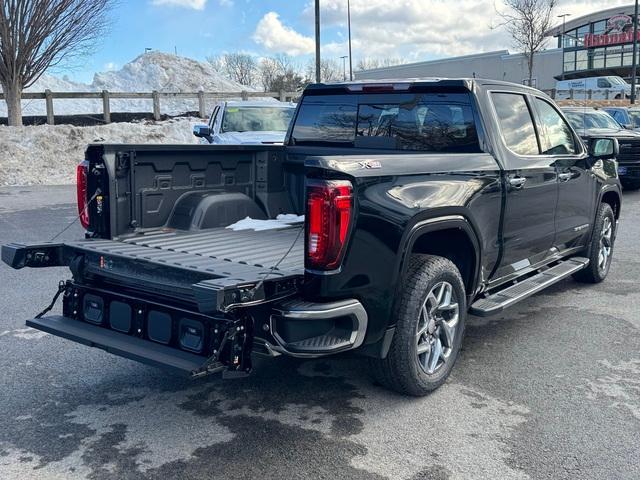 2025 GMC Sierra 1500 Vehicle Photo in LOWELL, MA 01852-4336