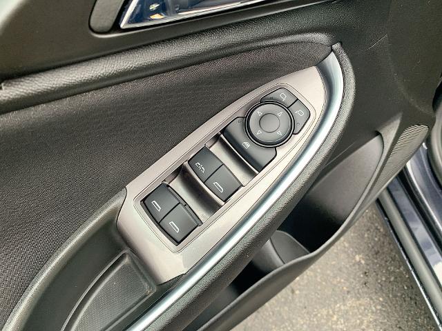 2022 Chevrolet Malibu Vehicle Photo in MOON TOWNSHIP, PA 15108-2571