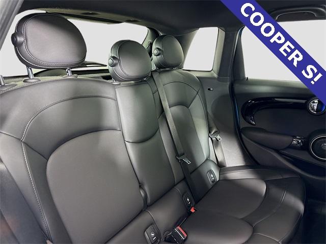 2015 MINI Cooper S Hardtop 4 Door Vehicle Photo in Puyallup, WA 98371