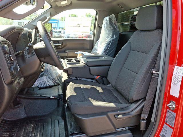 2025 Chevrolet Silverado 3500 HD Chassis Cab Vehicle Photo in DANBURY, CT 06810-5034