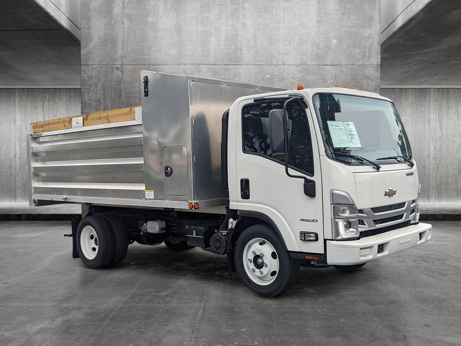 2024 Chevrolet Low Cab Forward 4500 Vehicle Photo in GREENACRES, FL 33463-3207