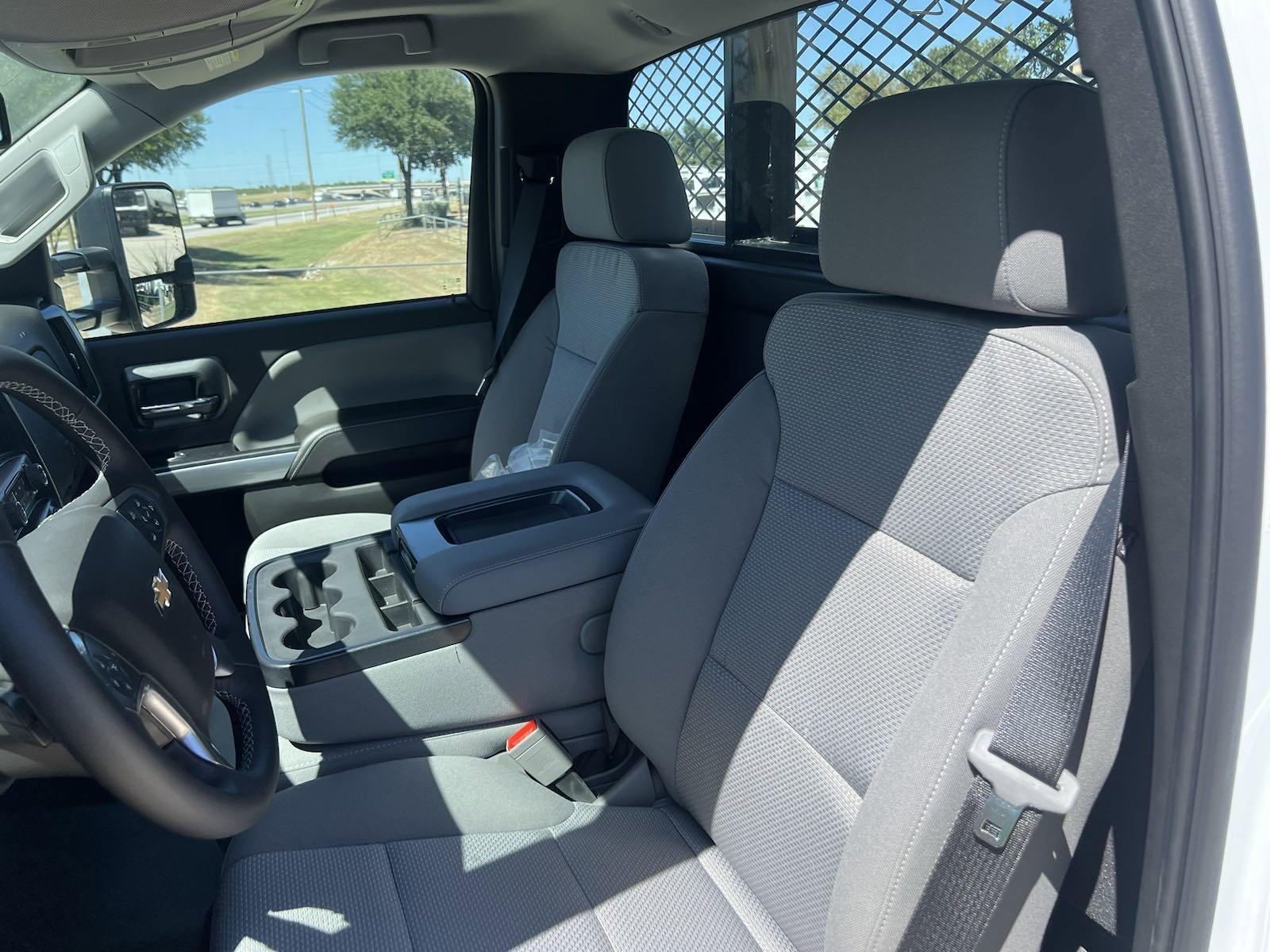 2024 Chevrolet Silverado 6500 HD Vehicle Photo in GEORGETOWN, TX 78626-7508