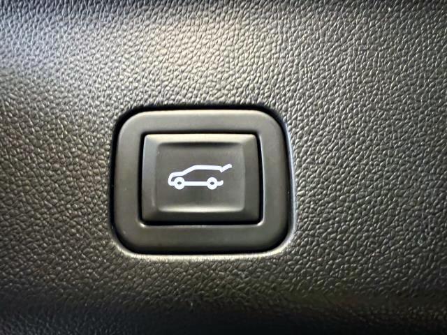 2023 GMC Yukon XL Vehicle Photo in Roslyn, NY 11576