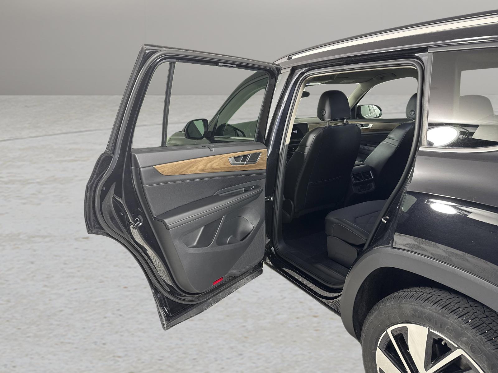 2024 Volkswagen Atlas Vehicle Photo in Georgetown, TX 78626