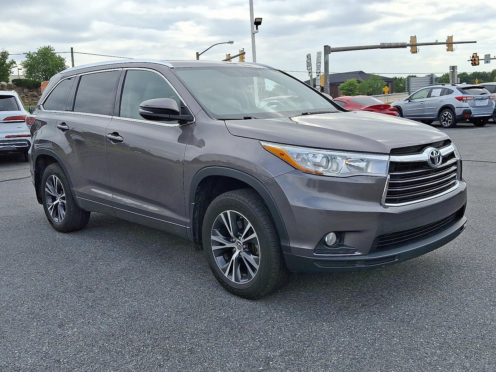2016 Toyota Highlander Vehicle Photo in Lancaster, PA 17601