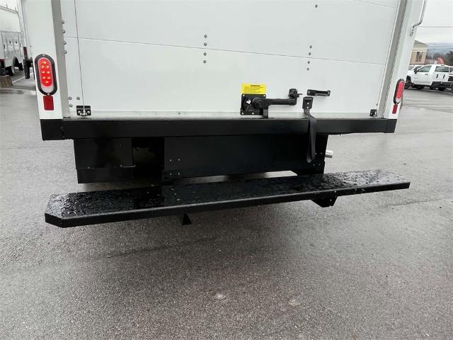 2023 Chevrolet Express Cutaway 3500 Vehicle Photo in ALCOA, TN 37701-3235