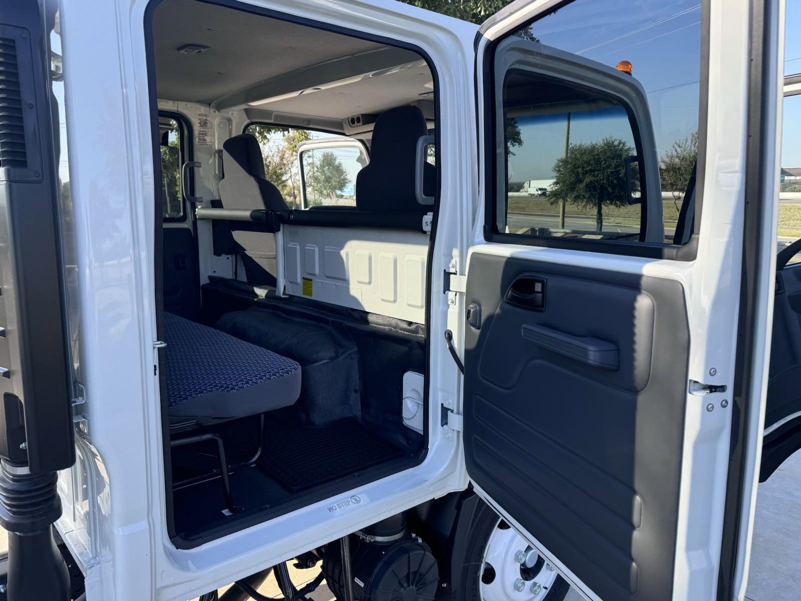 2025 Chevrolet Low Cab Forward 5500 XG Vehicle Photo in GEORGETOWN, TX 78626-7508