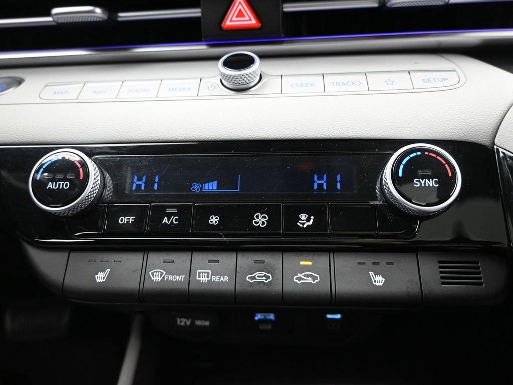2024 Hyundai ELANTRA Vehicle Photo in Cedar Rapids, IA 52402