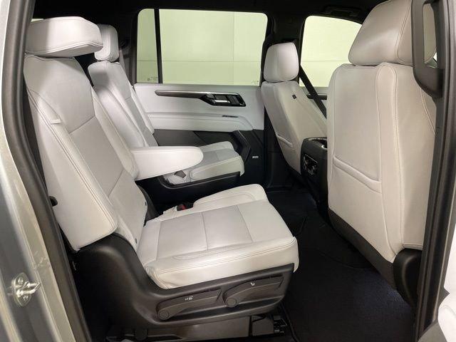 2025 Chevrolet Suburban Vehicle Photo in PHOENIX, AZ 85014-3381