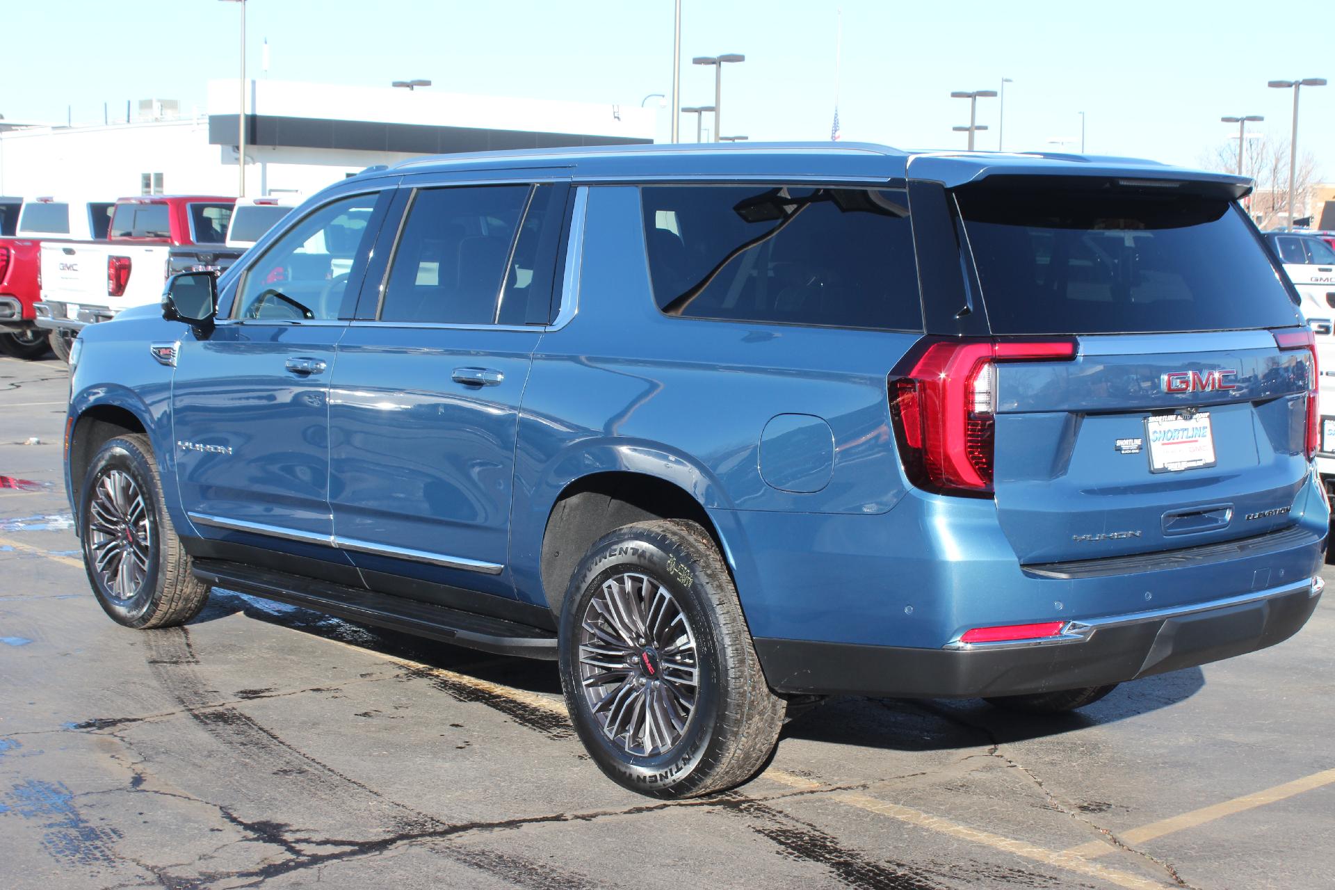 2025 GMC Yukon XL Vehicle Photo in AURORA, CO 80012-4011