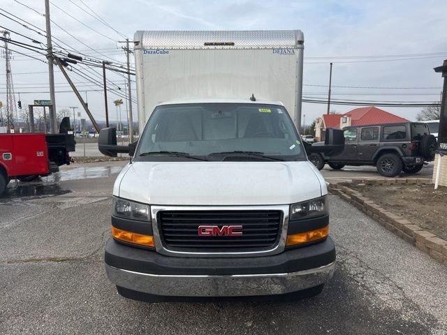 2025 GMC Savana Cutaway 4500 Vehicle Photo in MEDINA, OH 44256-9631