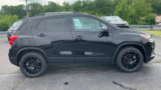 2022 Chevrolet Trax Vehicle Photo in MOON TOWNSHIP, PA 15108-2571