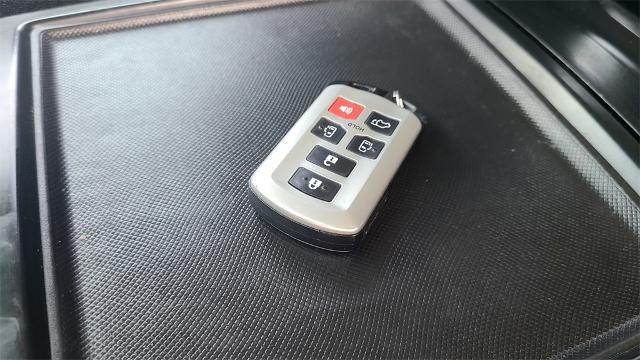 2017 Toyota Sienna Vehicle Photo in FLAGSTAFF, AZ 86001-6214