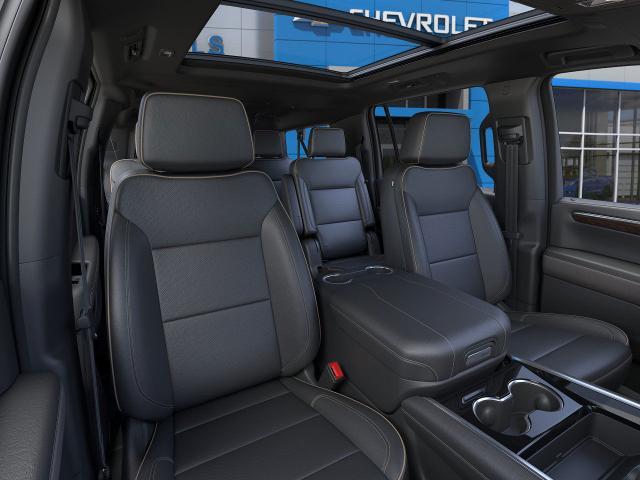 2025 Chevrolet Suburban Vehicle Photo in Roslyn, NY 11576
