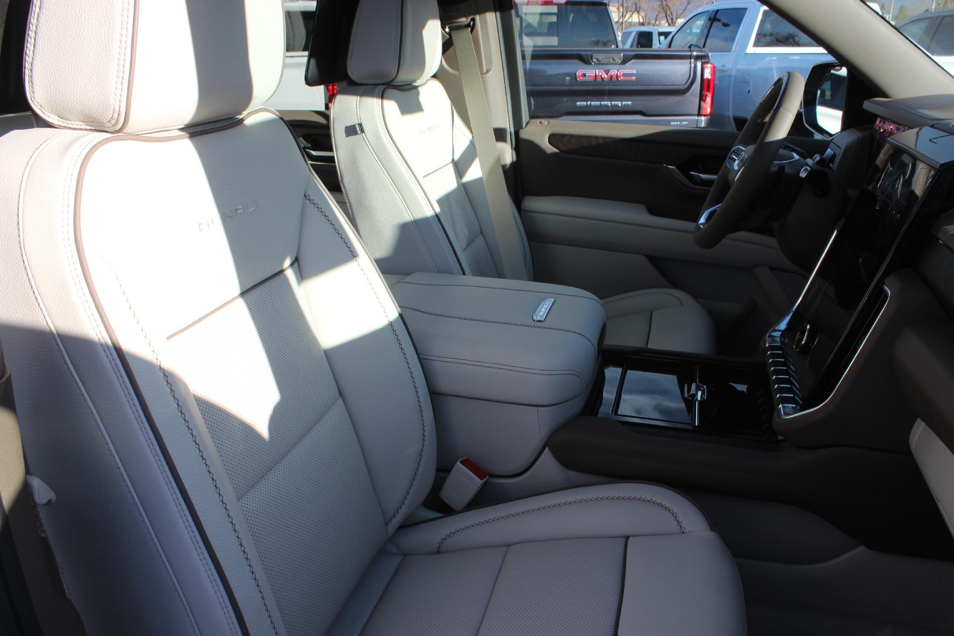 2025 GMC Yukon Vehicle Photo in AURORA, CO 80012-4011