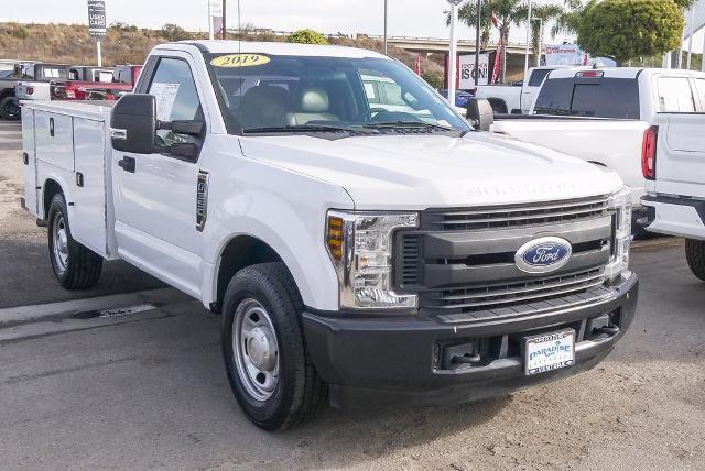 2019 Ford Super Duty F-350 SRW Vehicle Photo in VENTURA, CA 93003-8585