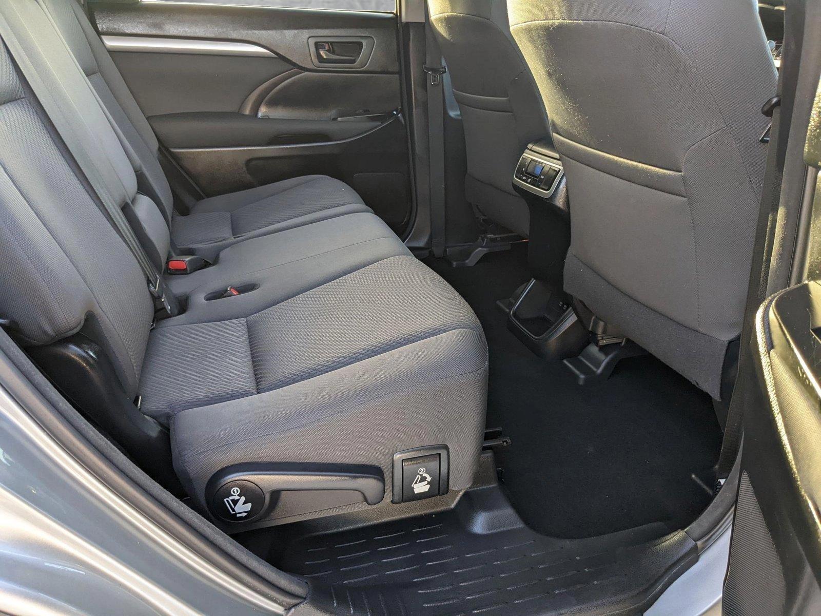 2017 Toyota Highlander Vehicle Photo in Davie, FL 33331