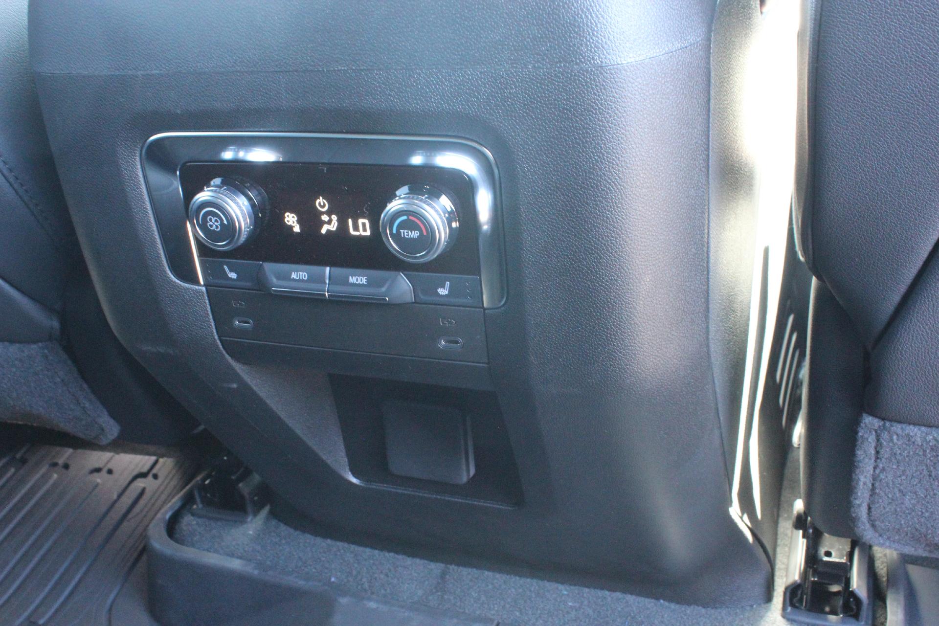 2025 GMC Yukon XL Vehicle Photo in AURORA, CO 80012-4011