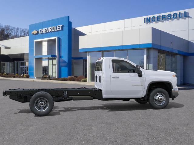 2025 Chevrolet Silverado 3500 HD Chassis Cab Vehicle Photo in DANBURY, CT 06810-5034