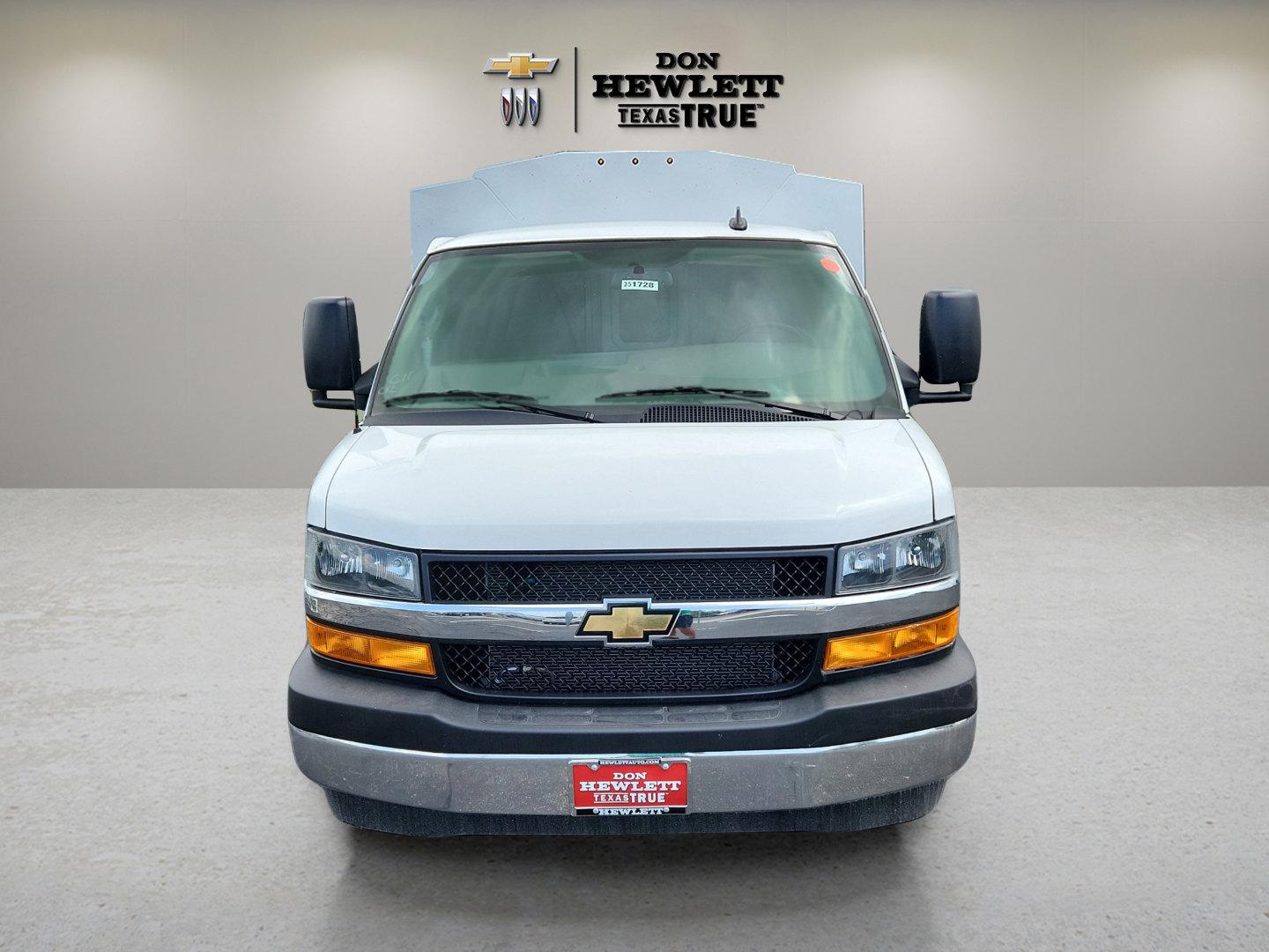 2025 Chevrolet Express Cutaway 3500 Vehicle Photo in GEORGETOWN, TX 78626-7508