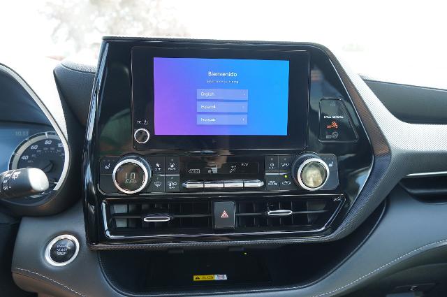 2024 Toyota Highlander Vehicle Photo in Riverdale, UT 84405