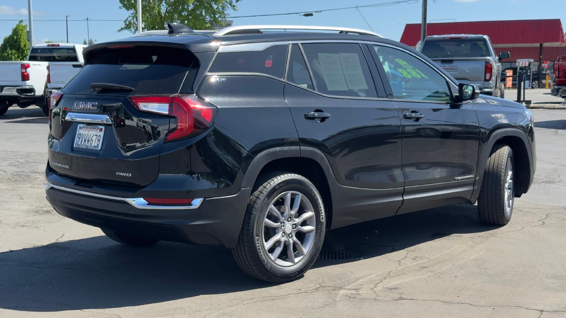 View vehicle photo 4