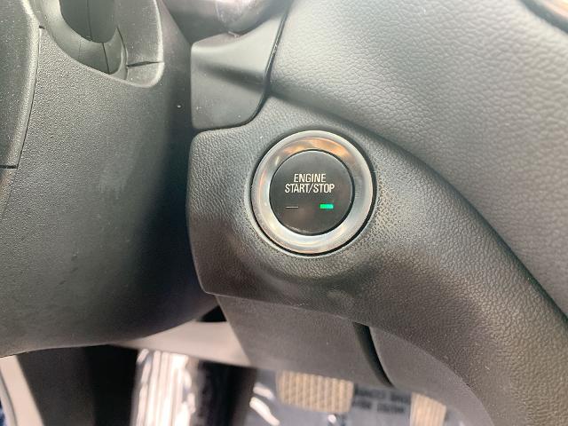 2022 Chevrolet Equinox Vehicle Photo in MOON TOWNSHIP, PA 15108-2571