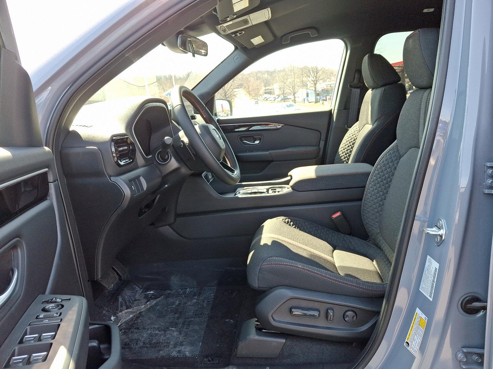 2025 Honda Pilot Vehicle Photo in Harrisburg, PA 17111