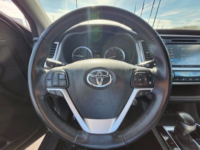 2017 Toyota Highlander Vehicle Photo in GREEN BAY, WI 54304-5303