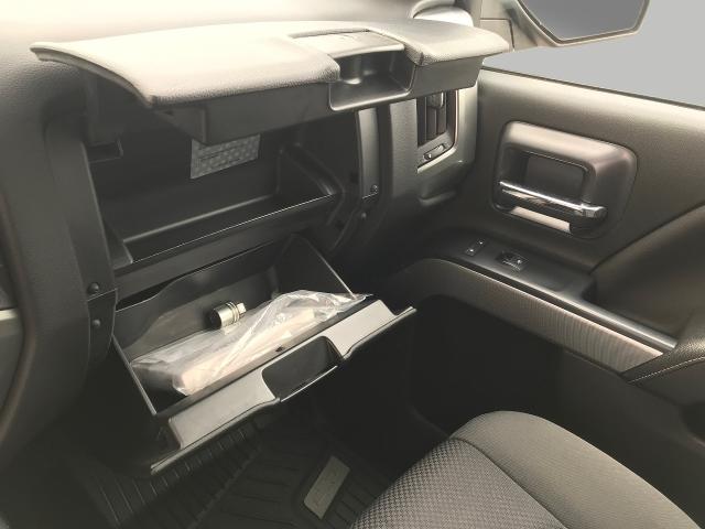 2018 Chevrolet Silverado 1500 Vehicle Photo in GREEN BAY, WI 54303-3330