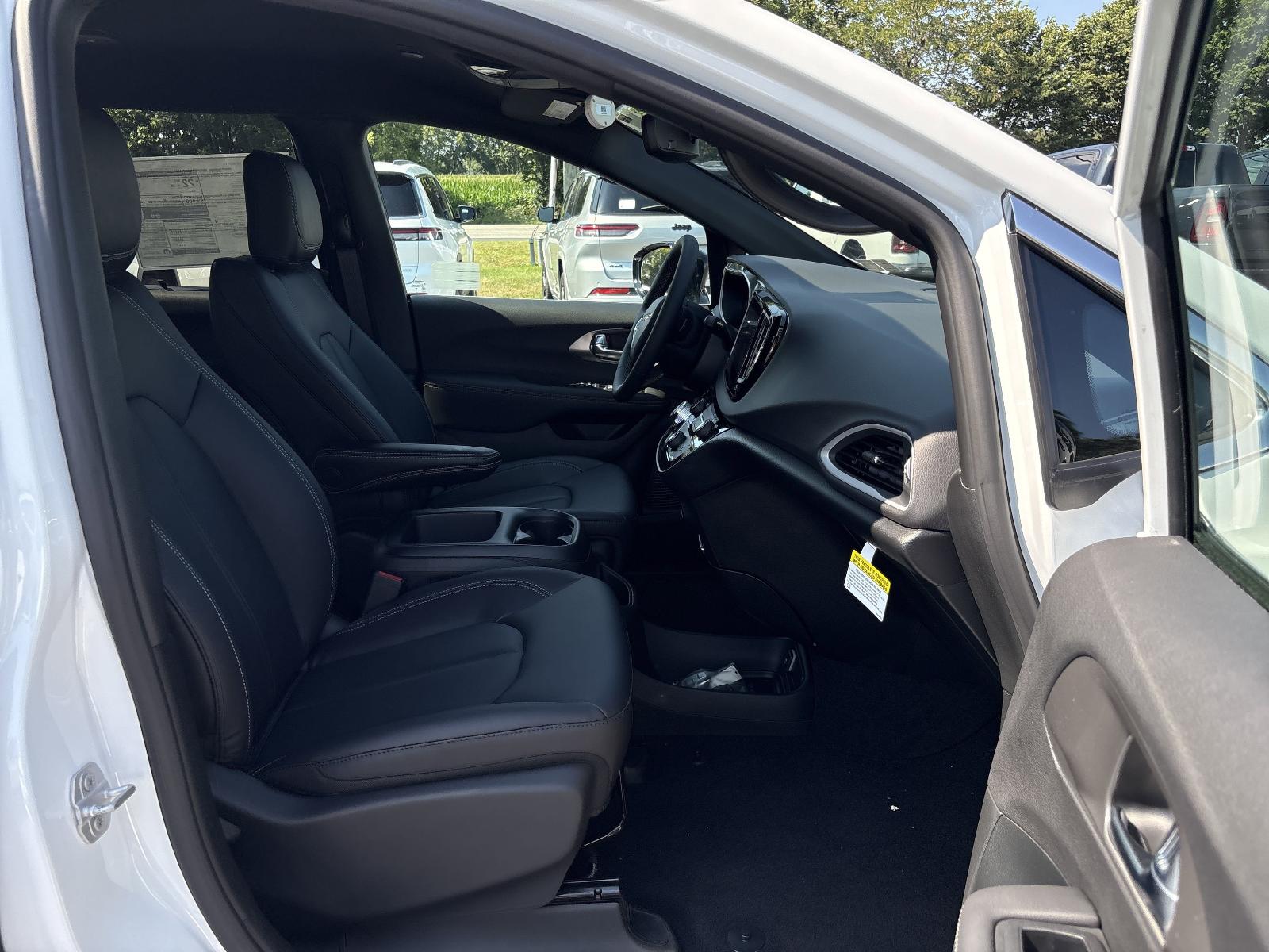 2025 Chrysler Voyager Vehicle Photo in Mechanicsburg, PA 17050-1707