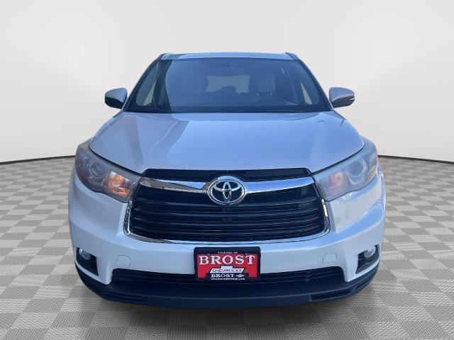 Used 2016 Toyota Highlander XLE with VIN 5TDJKRFH4GS277810 for sale in Crookston, Minnesota