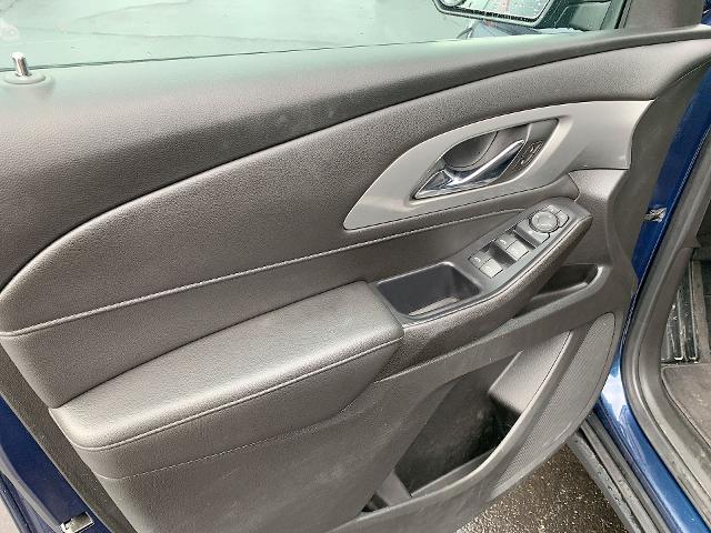 2022 Chevrolet Traverse Vehicle Photo in MOON TOWNSHIP, PA 15108-2571