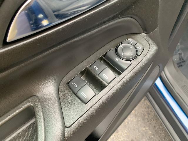 2022 Chevrolet Equinox Vehicle Photo in MOON TOWNSHIP, PA 15108-2571